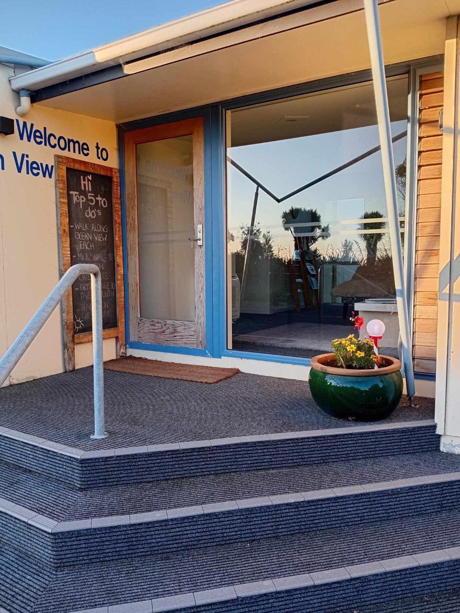 Stay In School By The Sea Dunedin Extérieur photo