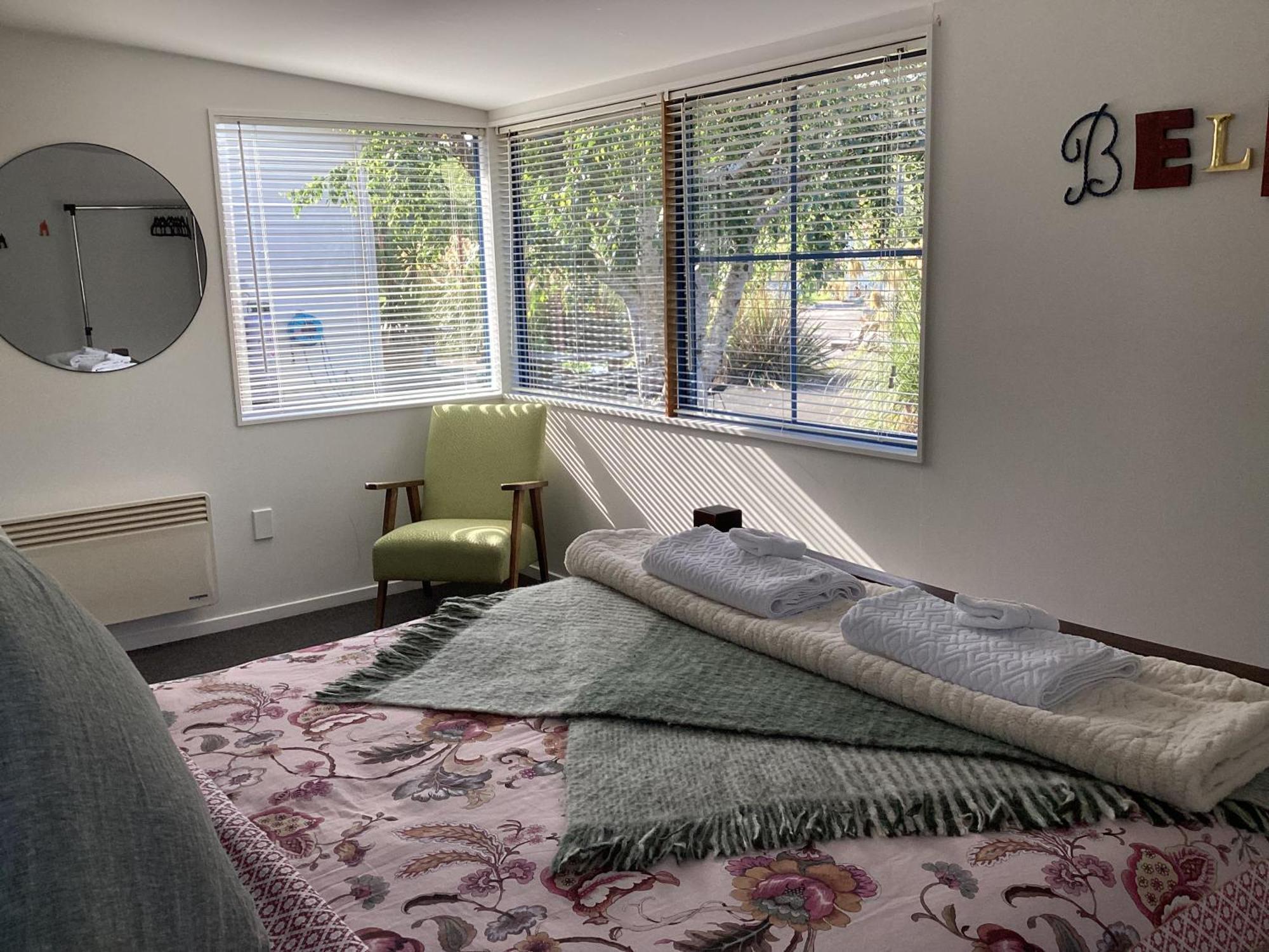 Stay In School By The Sea Dunedin Extérieur photo
